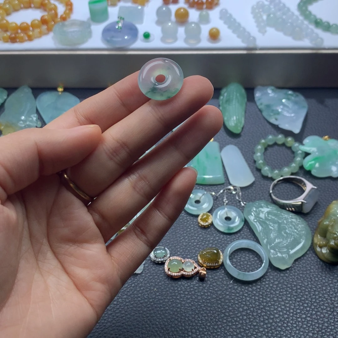 翡翠未镶嵌颈饰甜甜圈