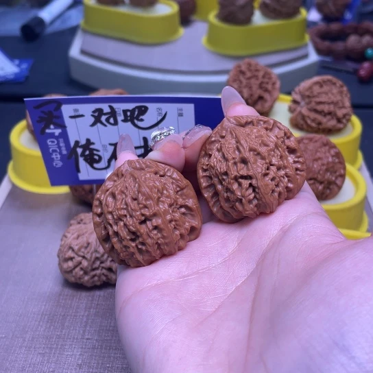 文玩核桃吊坠H***.三角白