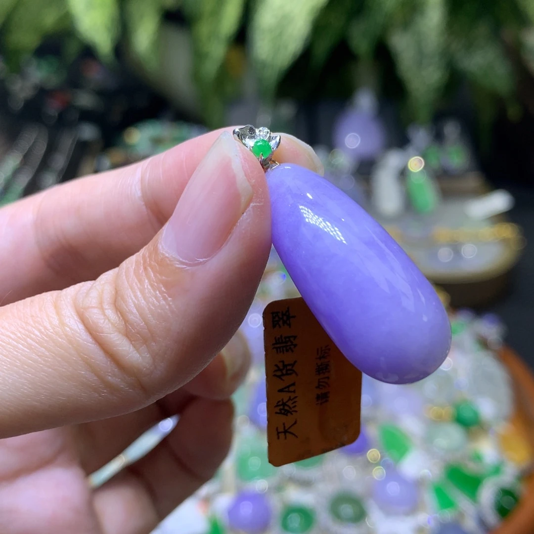 颈饰18K金镶嵌翡翠