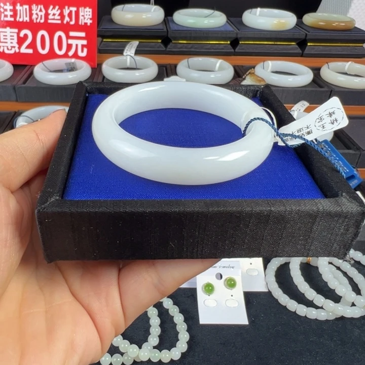 祈***宇和田玉手镯未镶嵌