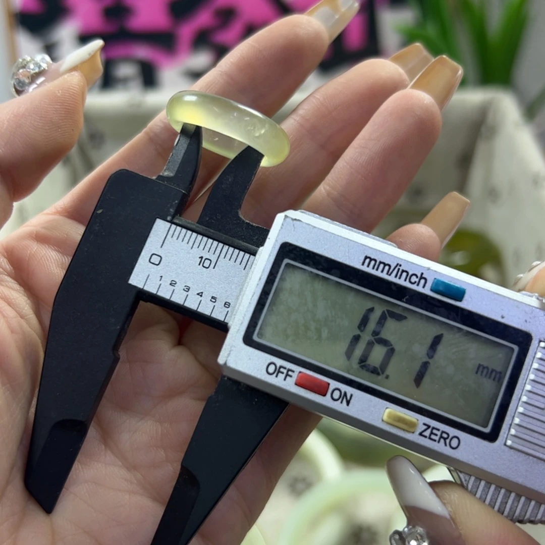 蛇纹石玉手镯未镶嵌260瑕疵