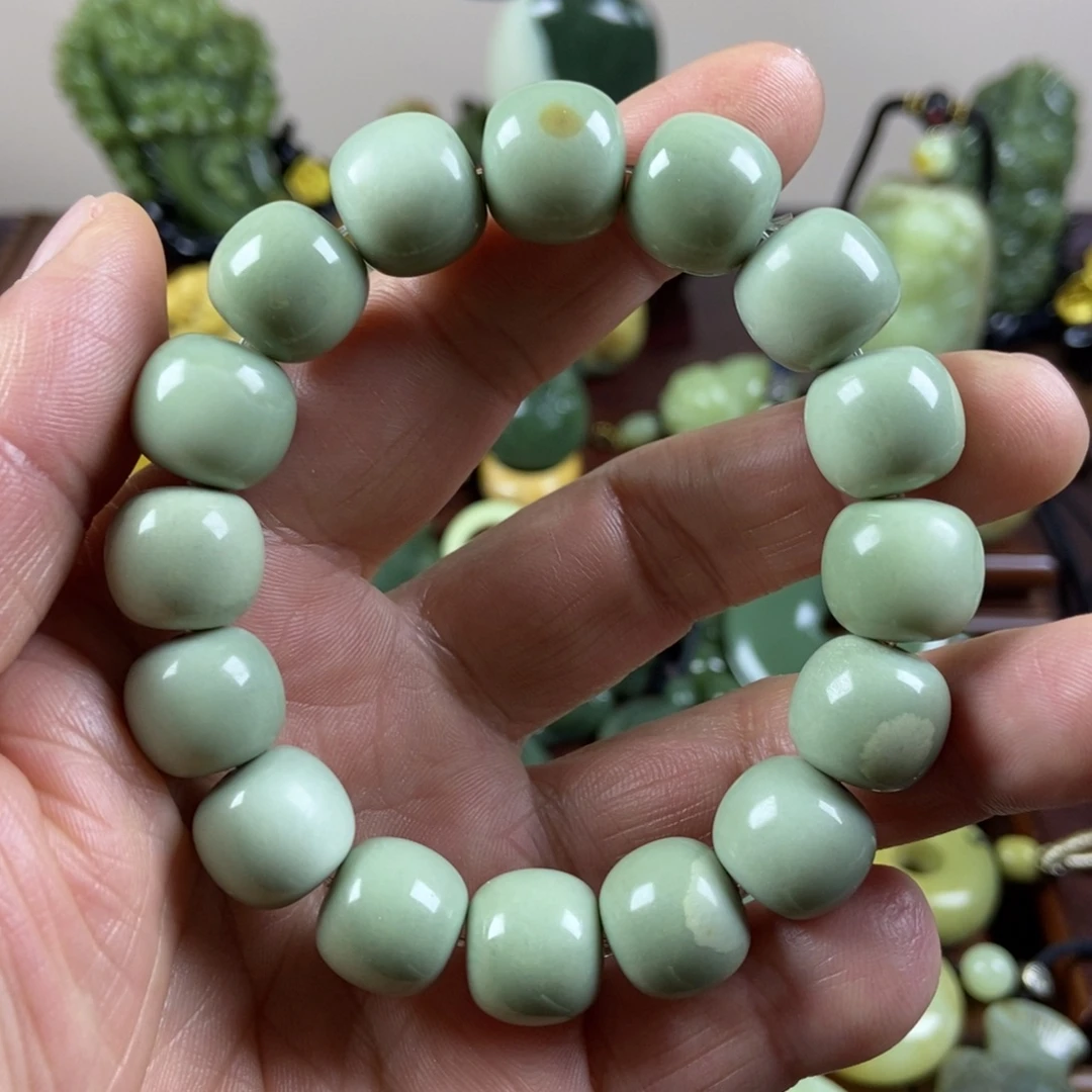 岫岩老玉（透闪石质玉）未镶嵌珠宝奇石