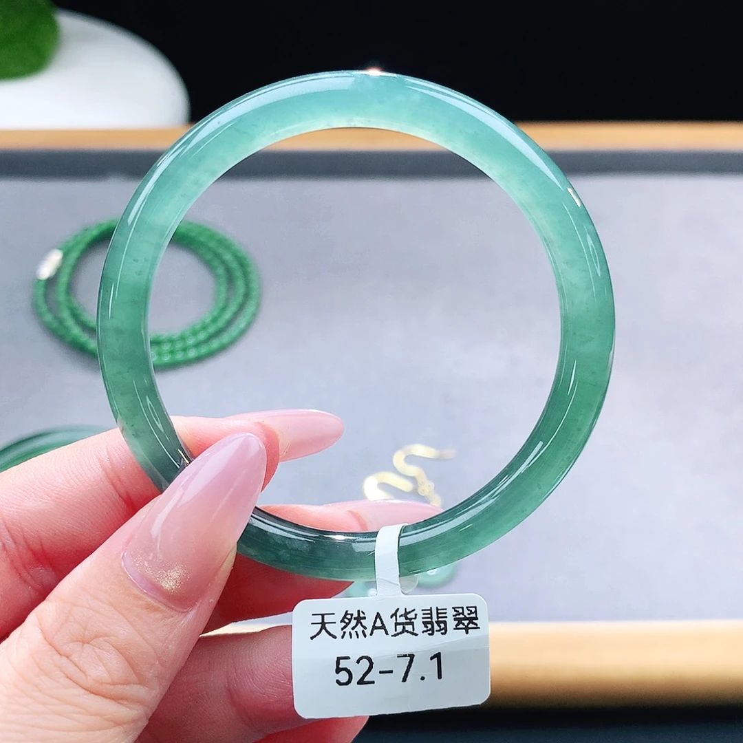 未镶嵌手镯（圆镯）翡翠