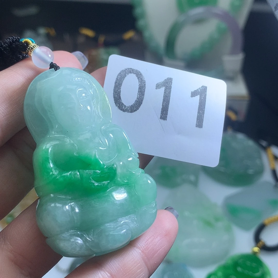 翡翠未镶嵌吊坠(赠链)