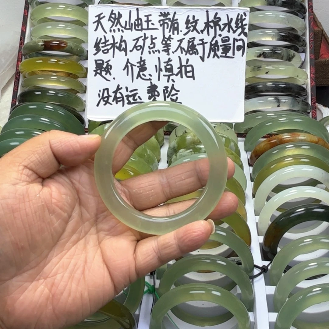 蛇纹石玉手镯未镶嵌吗****吗