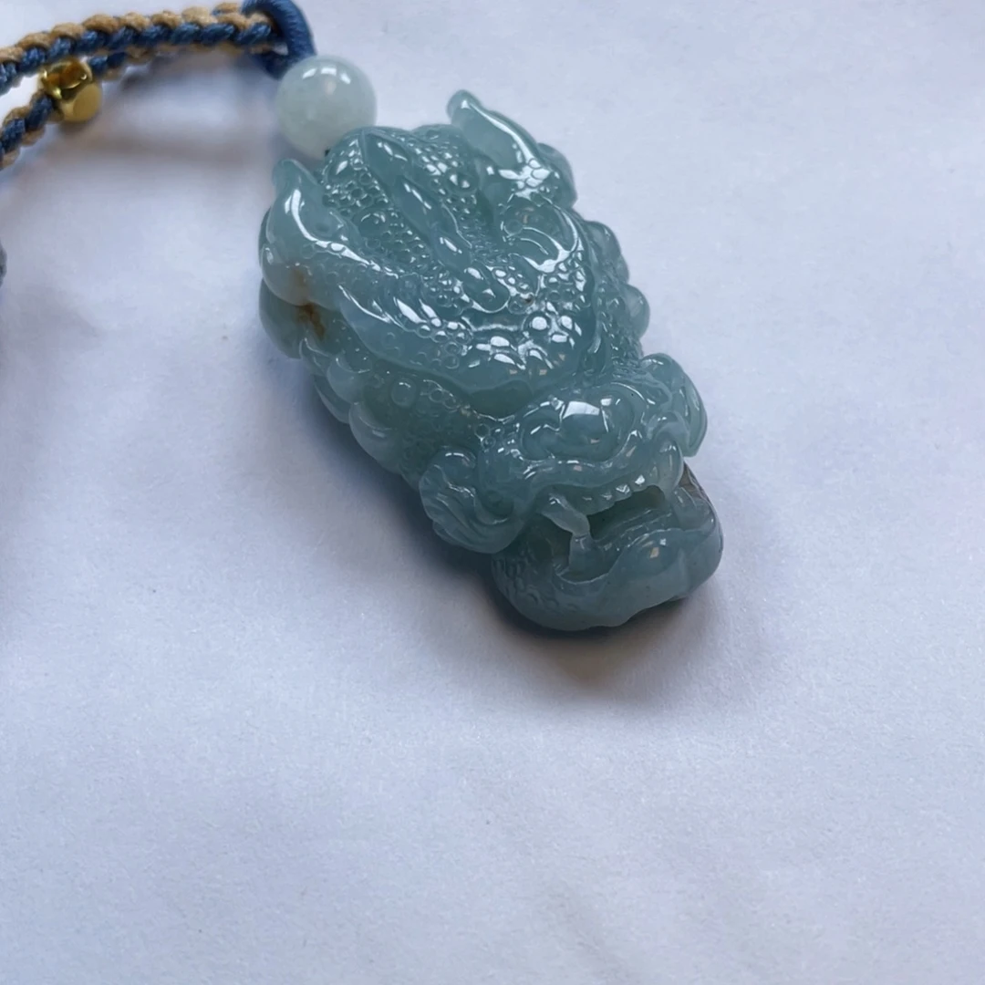 翡翠未镶嵌颈饰龙头