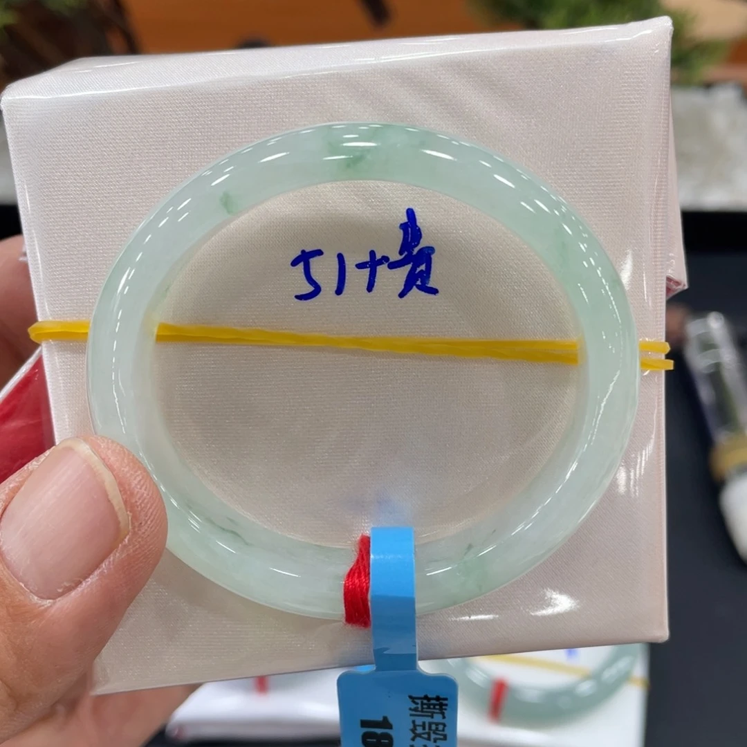未镶嵌手镯翡翠缅甸