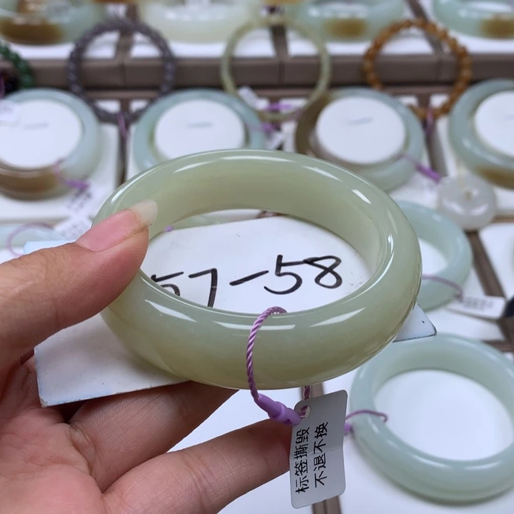 未镶嵌手镯和田玉