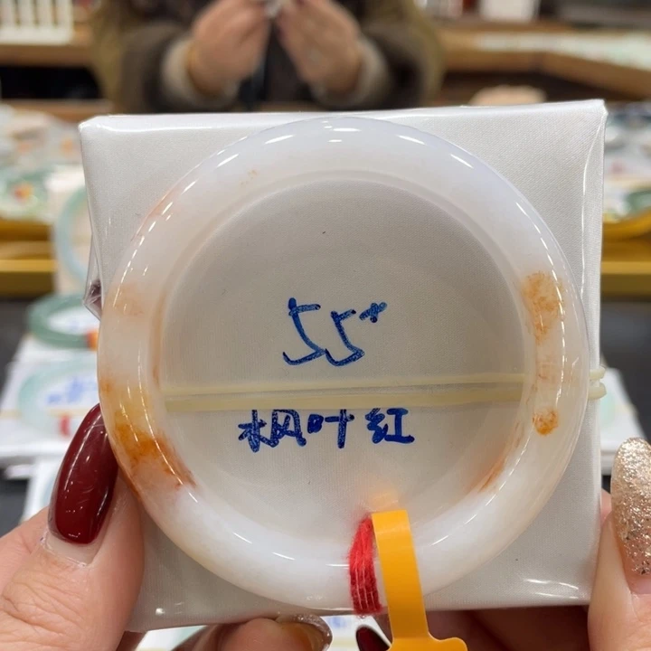 翡翠手镯未镶嵌翡翠