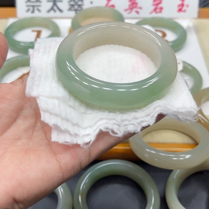石英质玉手镯未镶嵌山***萍