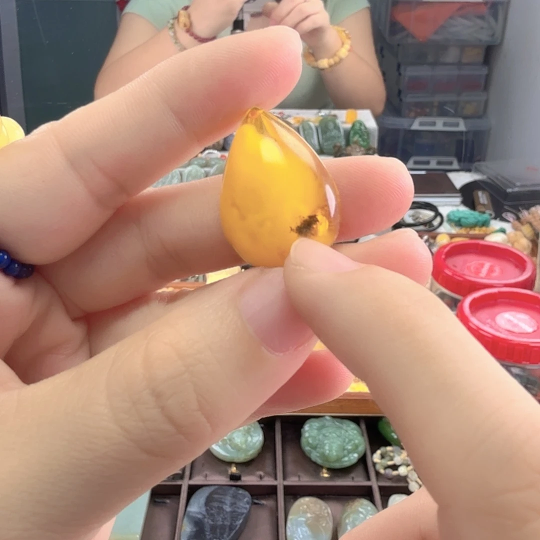 琥珀未镶嵌裸石瑕疵