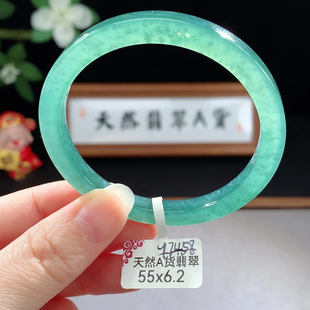 未镶嵌手镯（圆镯）翡翠