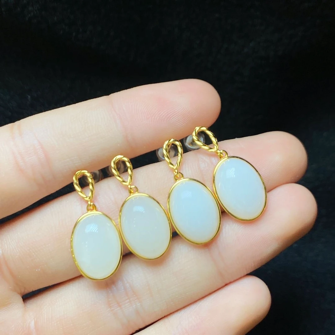 【云上叙】27 QJD004V1491 S925银镶嵌和田玉耳钉-多样性发一件