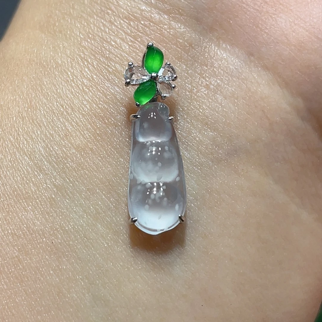 翡翠18K金镶嵌颈饰吊坠