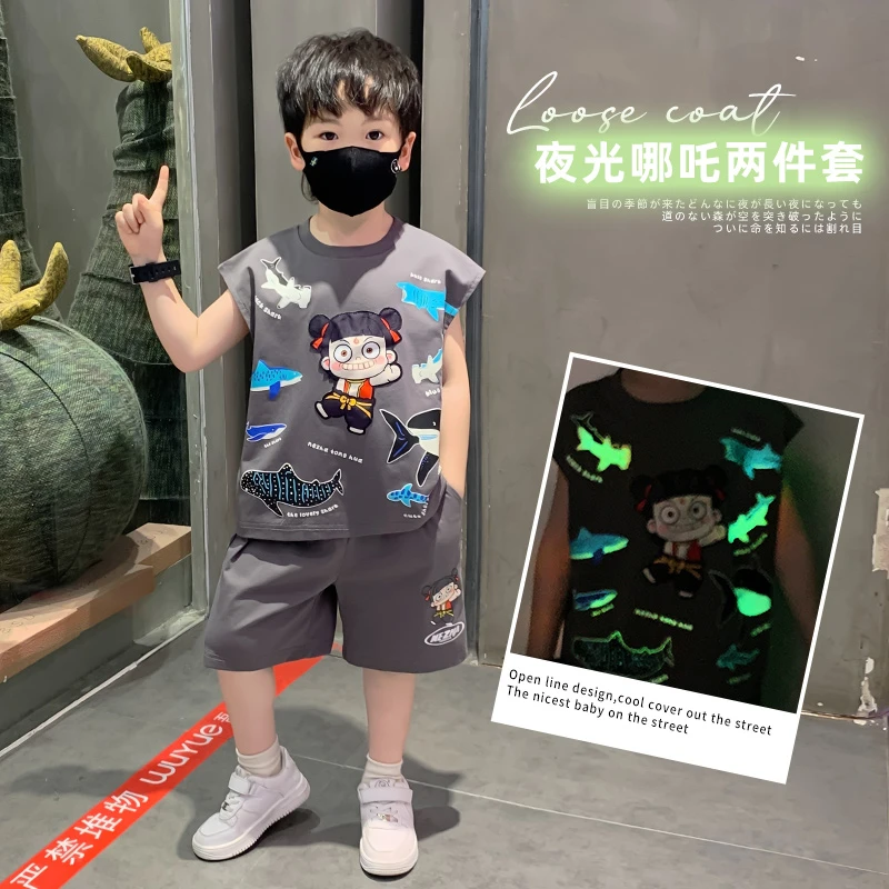 哪吒儿童夜光衣服男童夏季套装2025新款痞帅宝宝帅气背心洋气服装