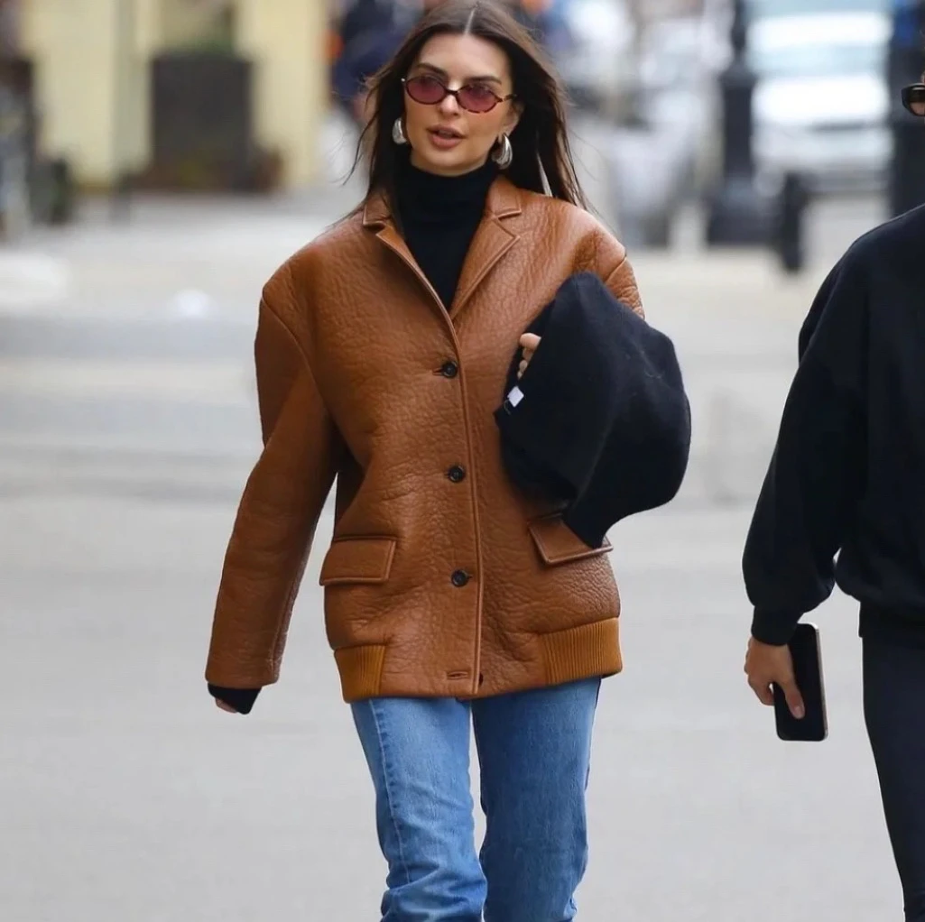 99新 MIU MIU/缪缪 秀款焦糖色羊皮纹路外套 36码