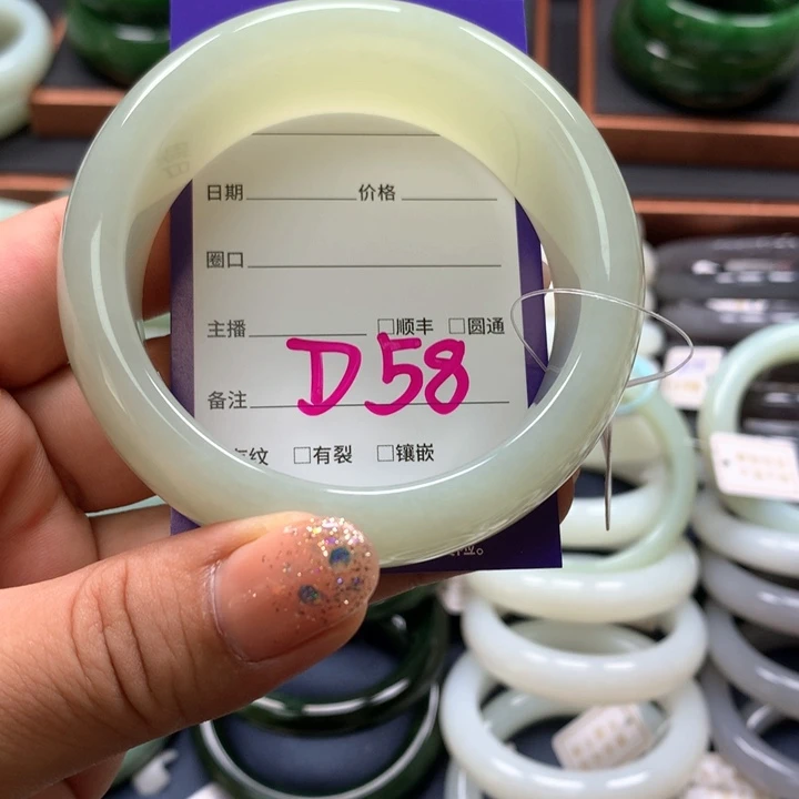 【闪购商品】未镶嵌手镯和田玉蓝**云