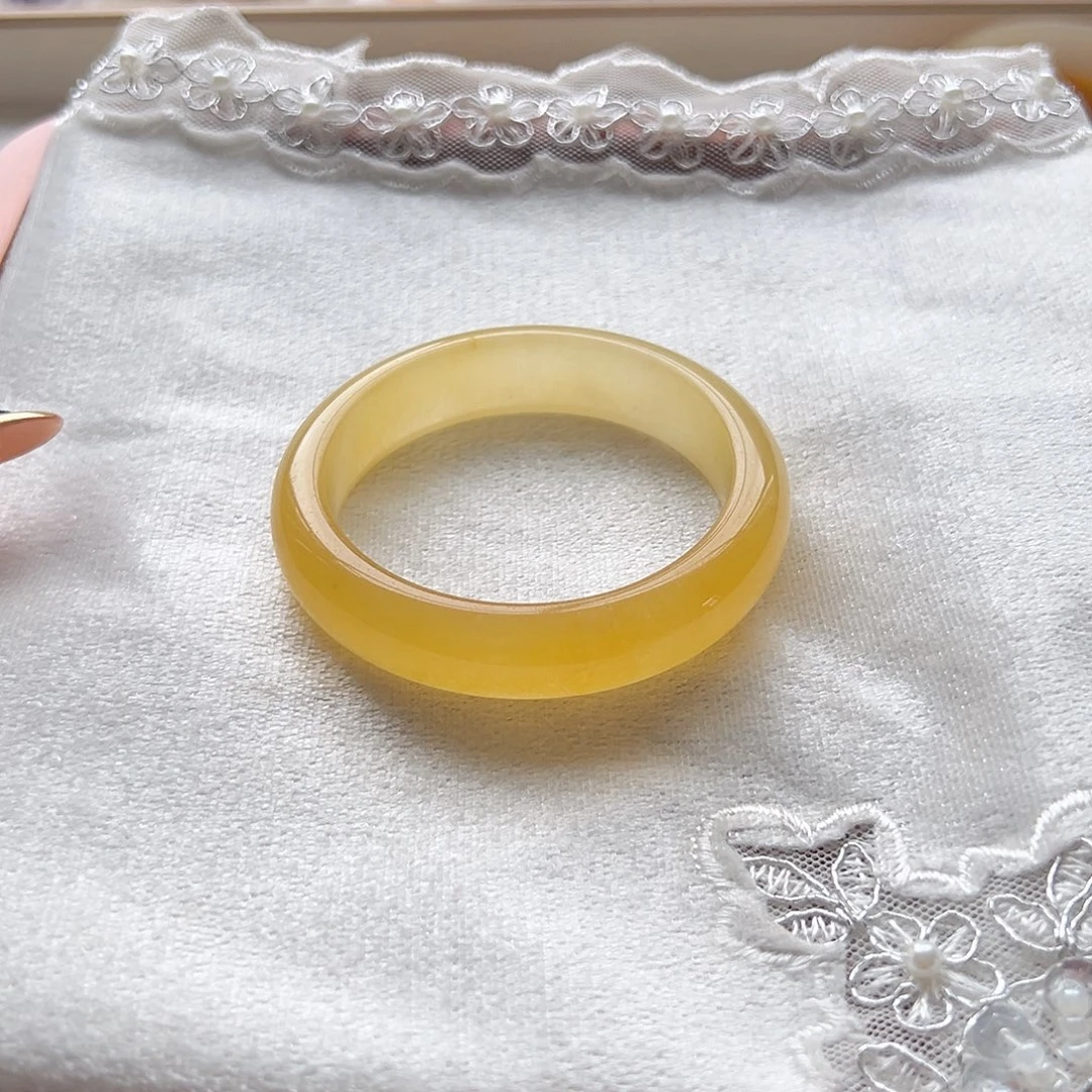 尔***。石英质玉未镶嵌手镯