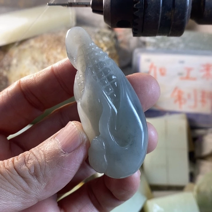 柱***咪和田玉未镶嵌颈饰