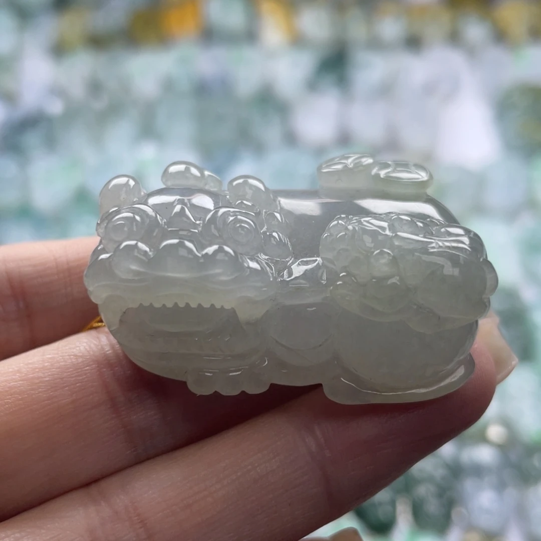 翡翠未镶嵌颈饰貔貅