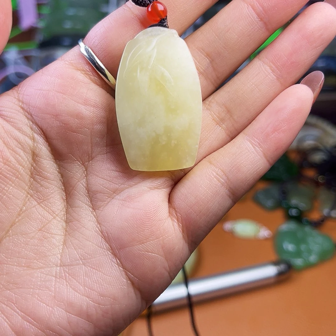 未镶嵌蛇纹石玉颈饰
