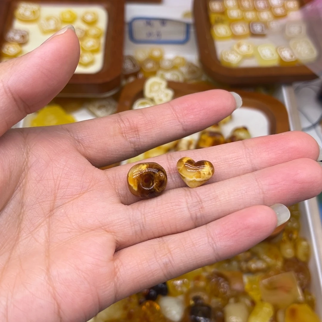 琥珀裸石未镶嵌M****i琥珀