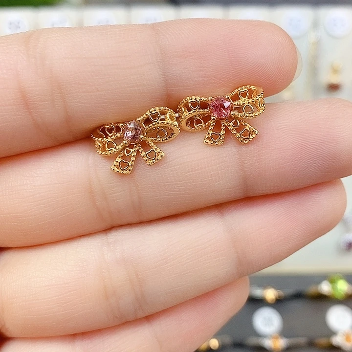 银S925镶嵌尖晶石耳钉