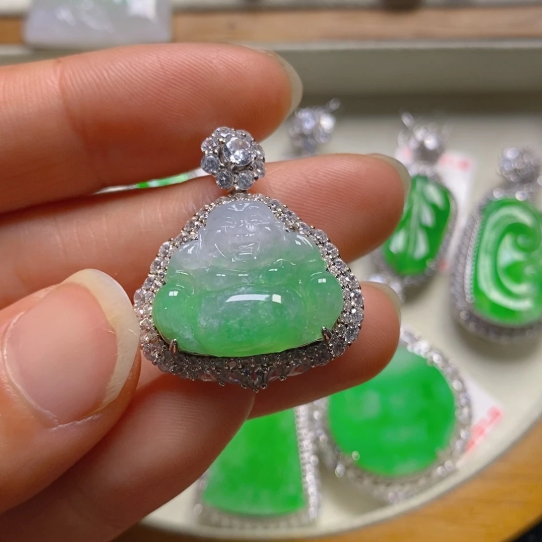 翡翠颈饰银S925镶嵌佛公吊坠