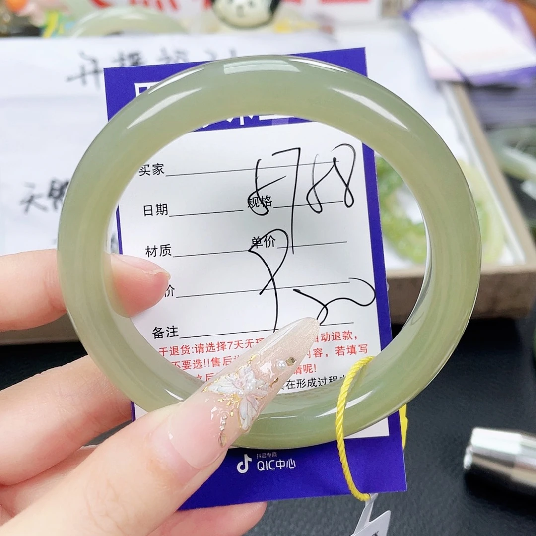 和田玉未镶嵌手镯