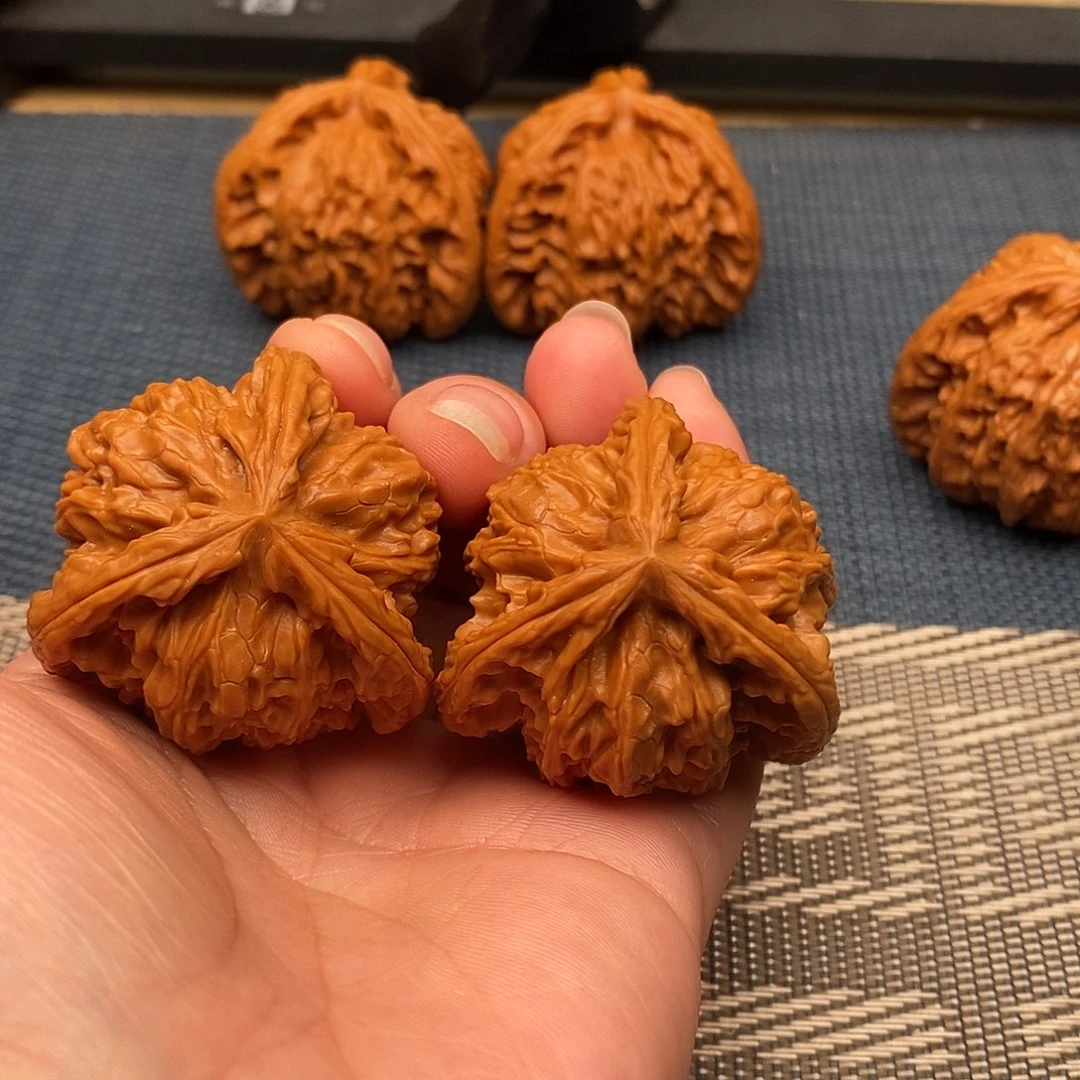 李***生文玩核桃吊坠三棱