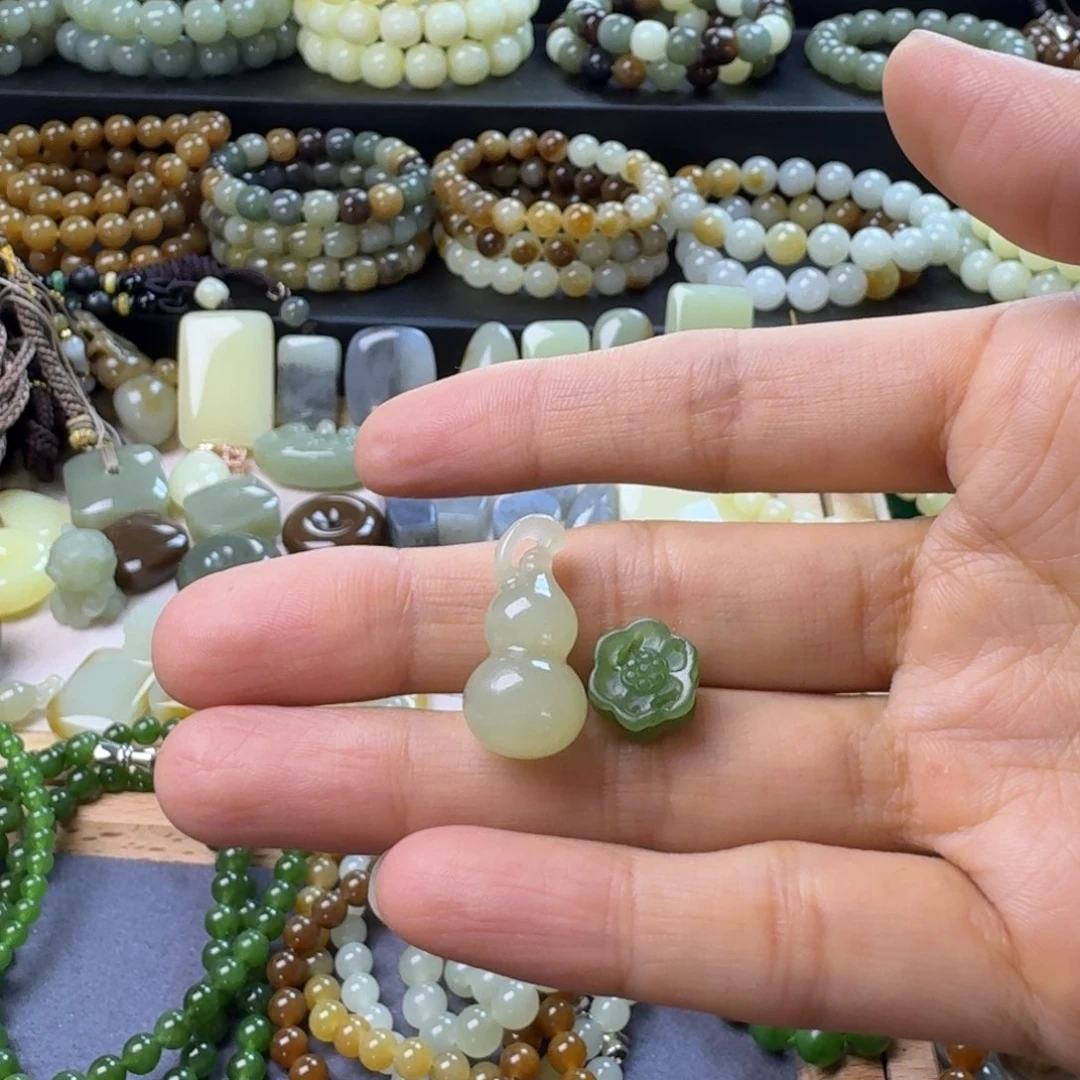 和田玉未镶嵌颈饰至**?