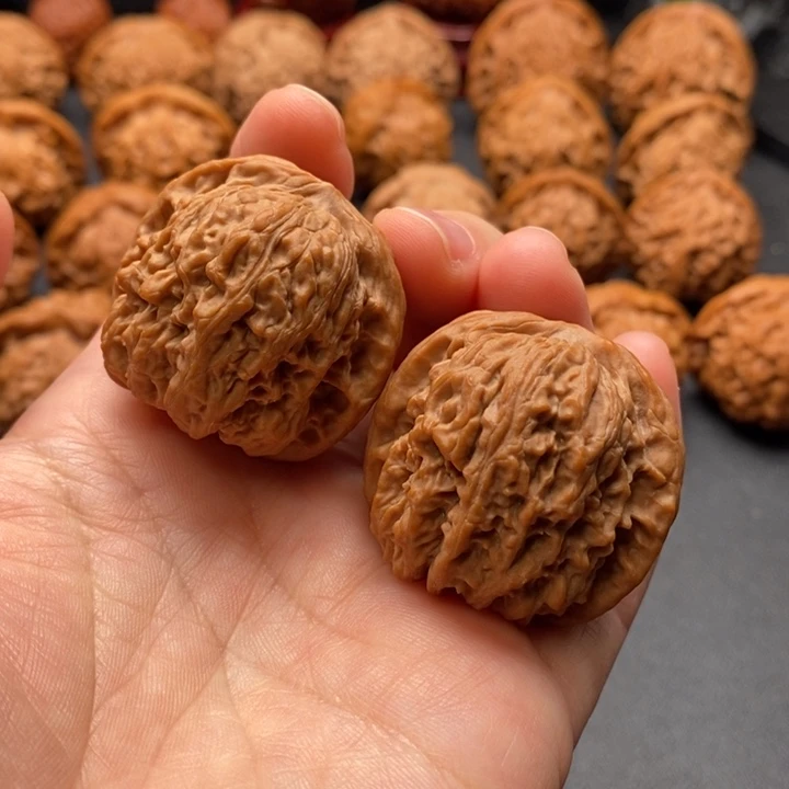 文玩核桃把件36麒麟枕原树果