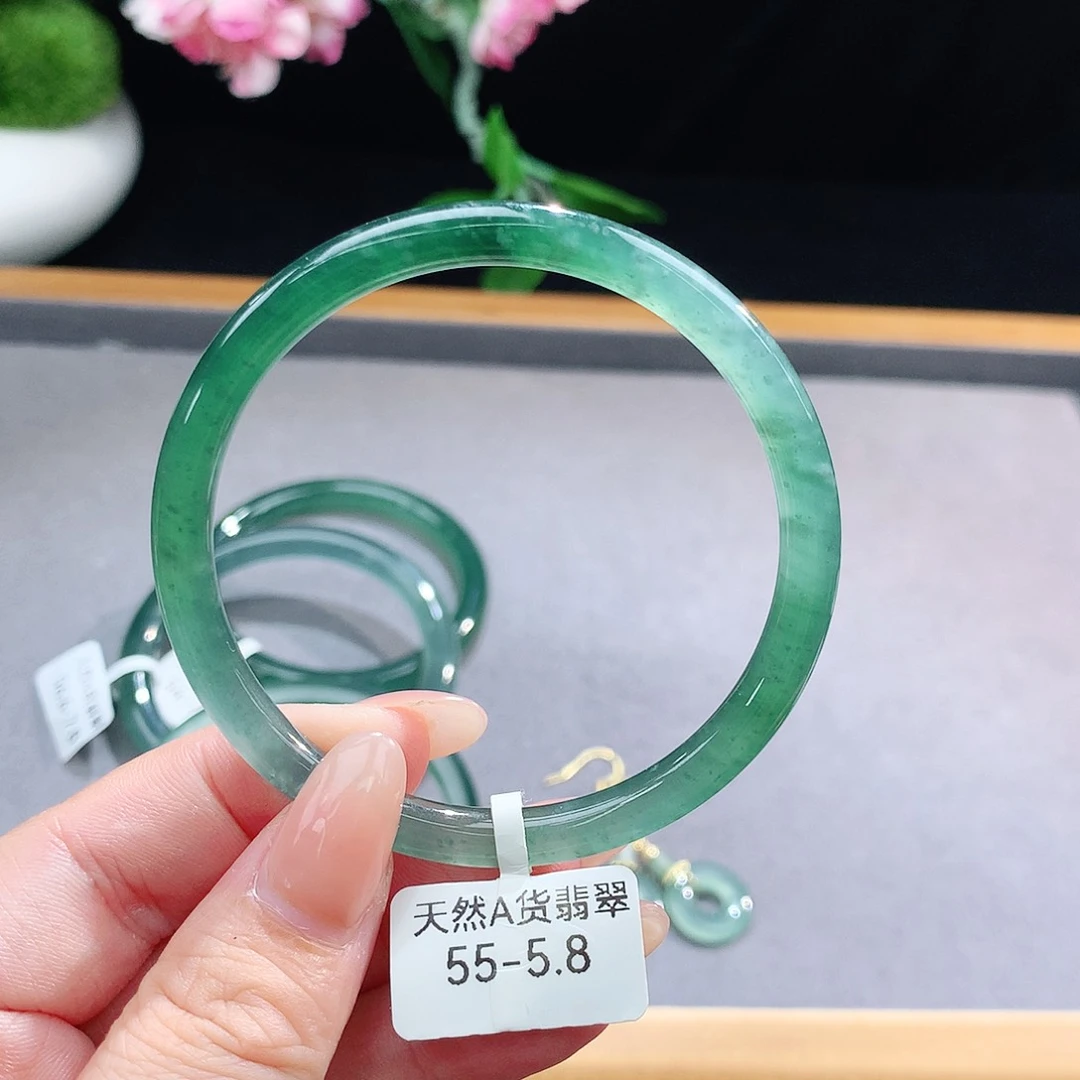 未镶嵌手镯（圆镯）翡翠