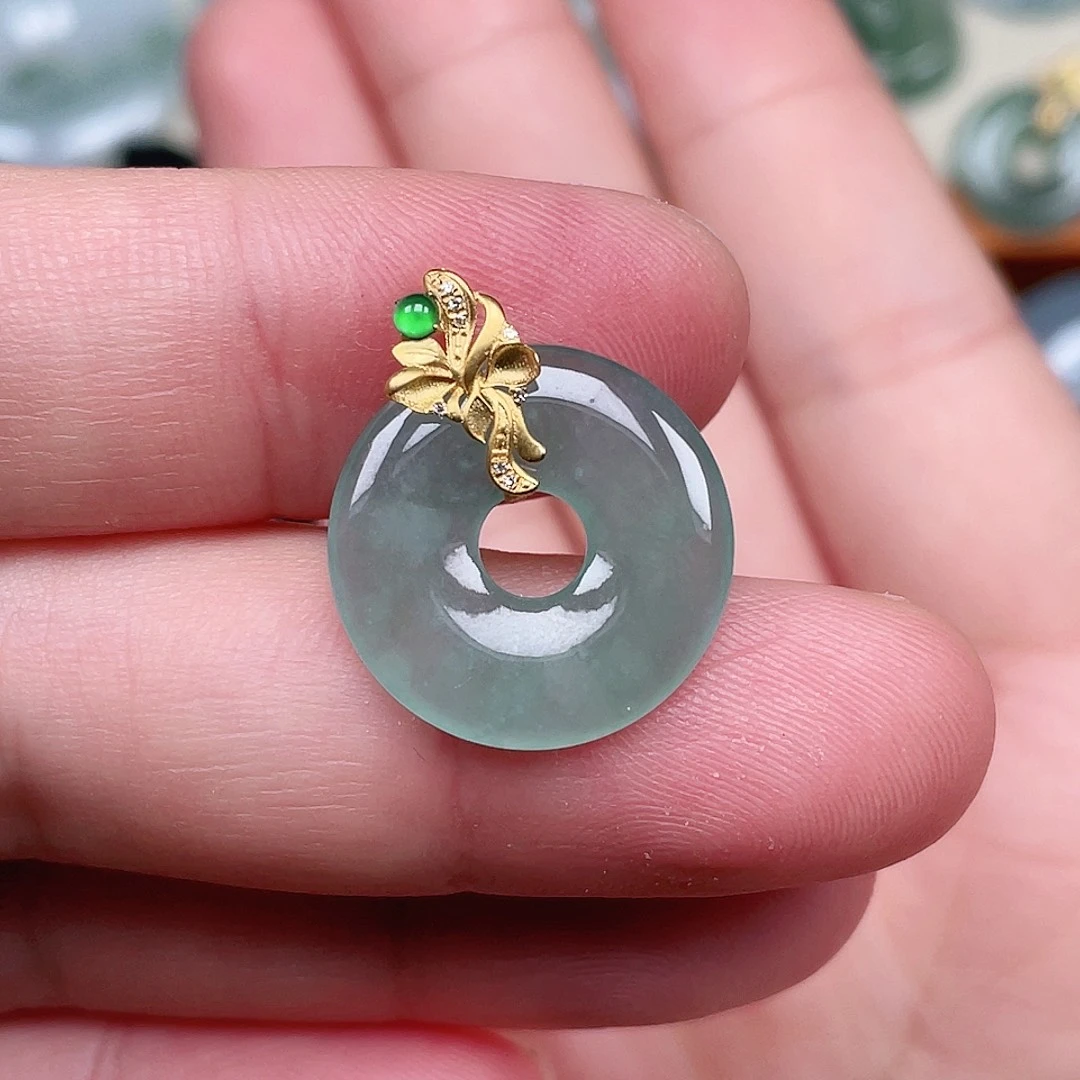 翡翠未镶嵌颈饰甜甜圈