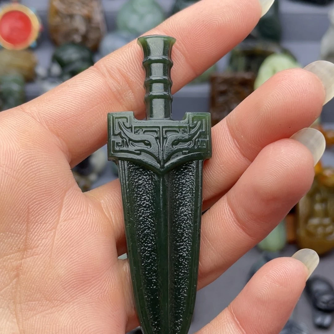 和田玉颈饰未镶嵌大**起