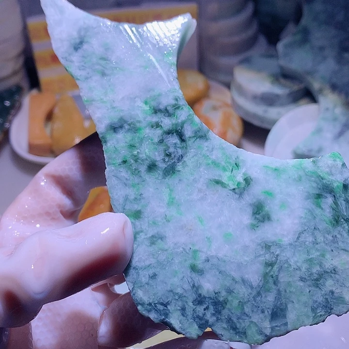 翡翠未镶嵌颈饰边角料