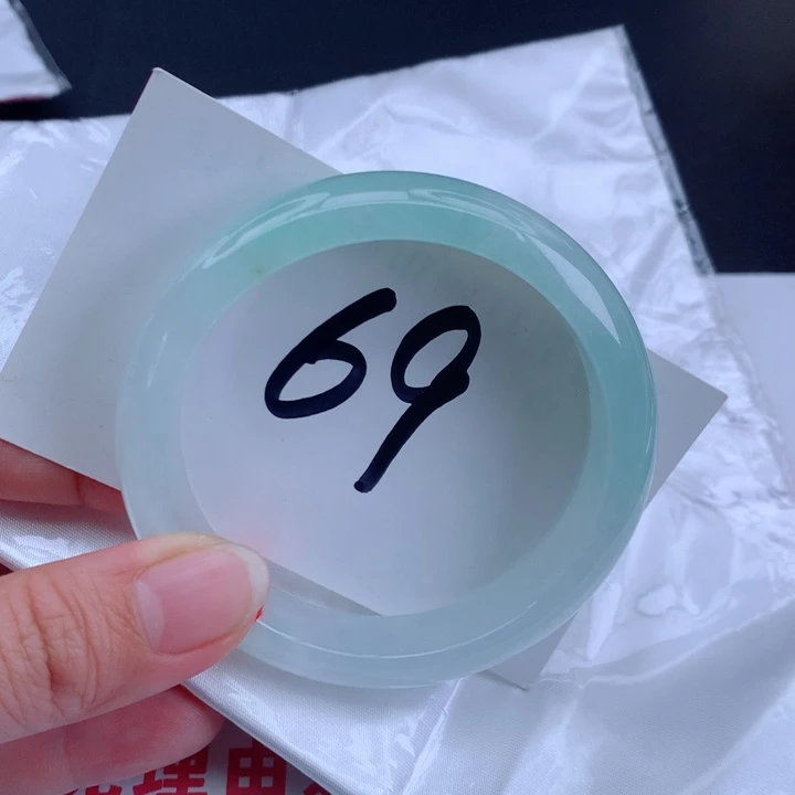 翡翠手镯未镶嵌缅甸