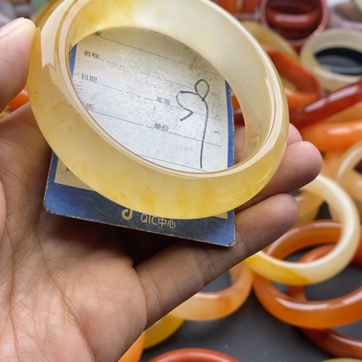 未镶嵌手镯石英质玉