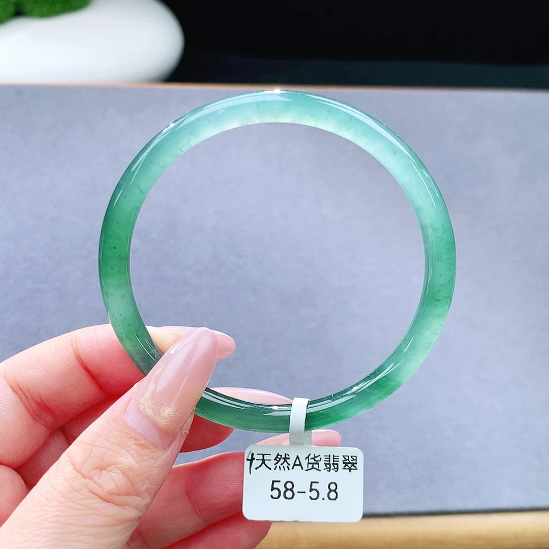 未镶嵌手镯（圆镯）翡翠