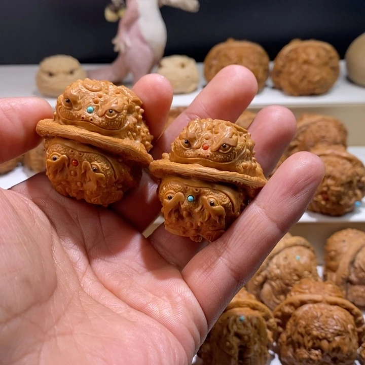 l****把件文玩核桃纯手工雕刻文玩核桃