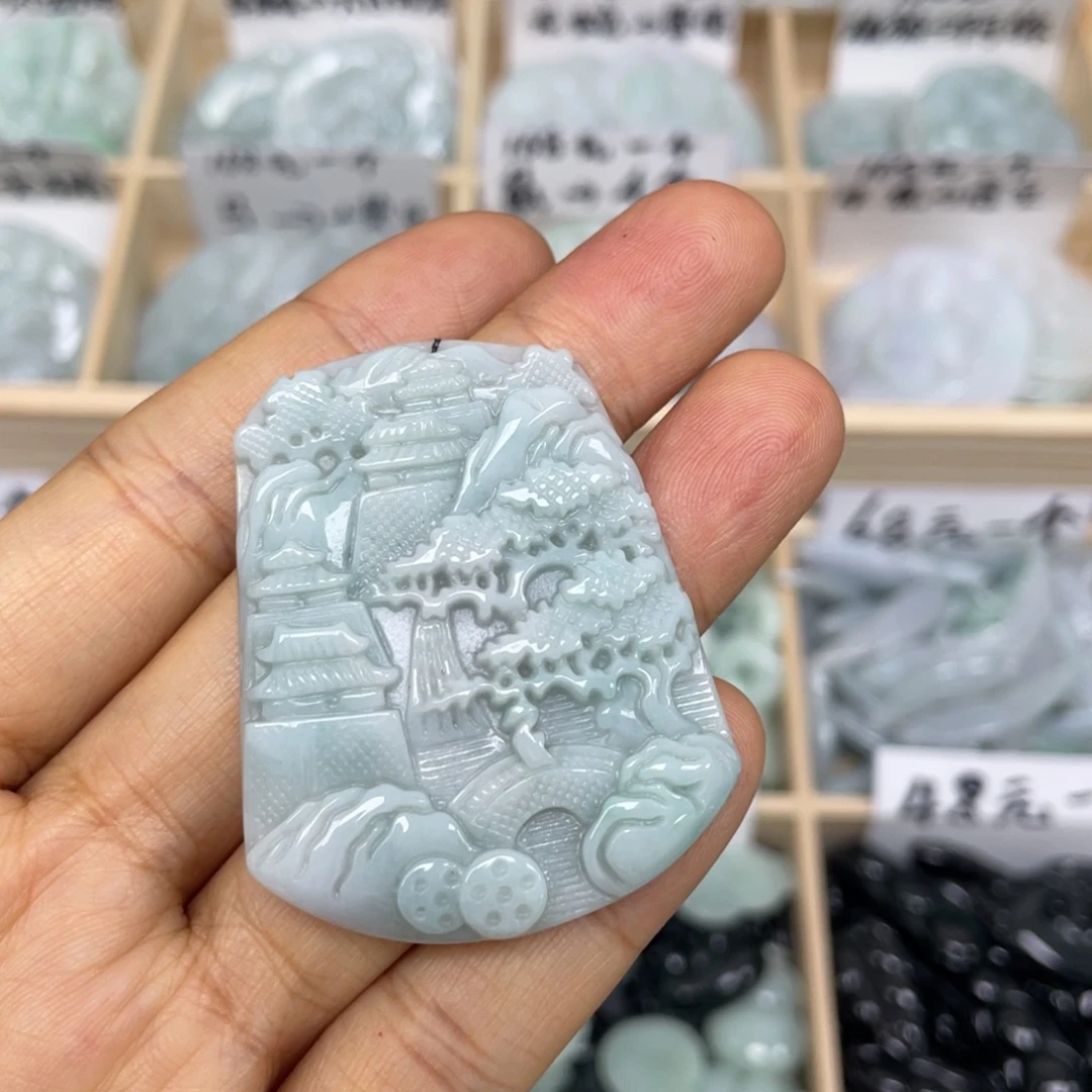 翡翠未镶嵌颈饰山水牌