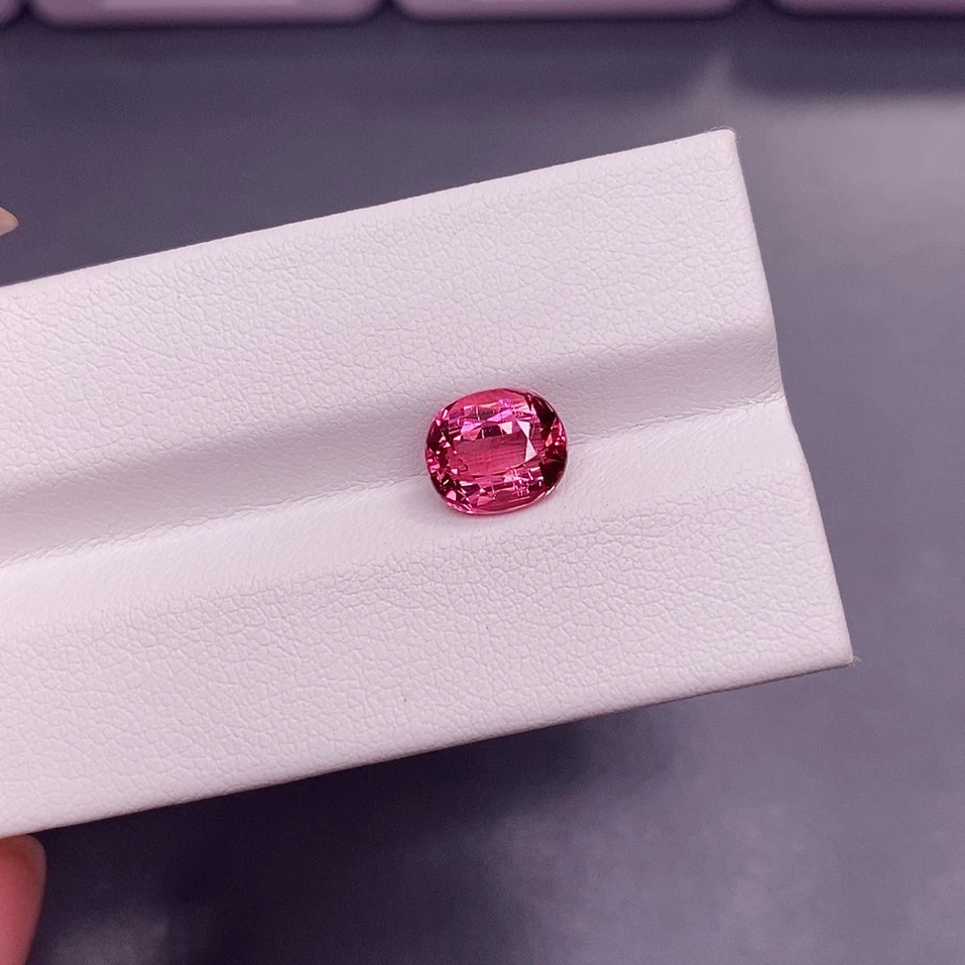 未镶嵌裸石碧玺2.03克拉