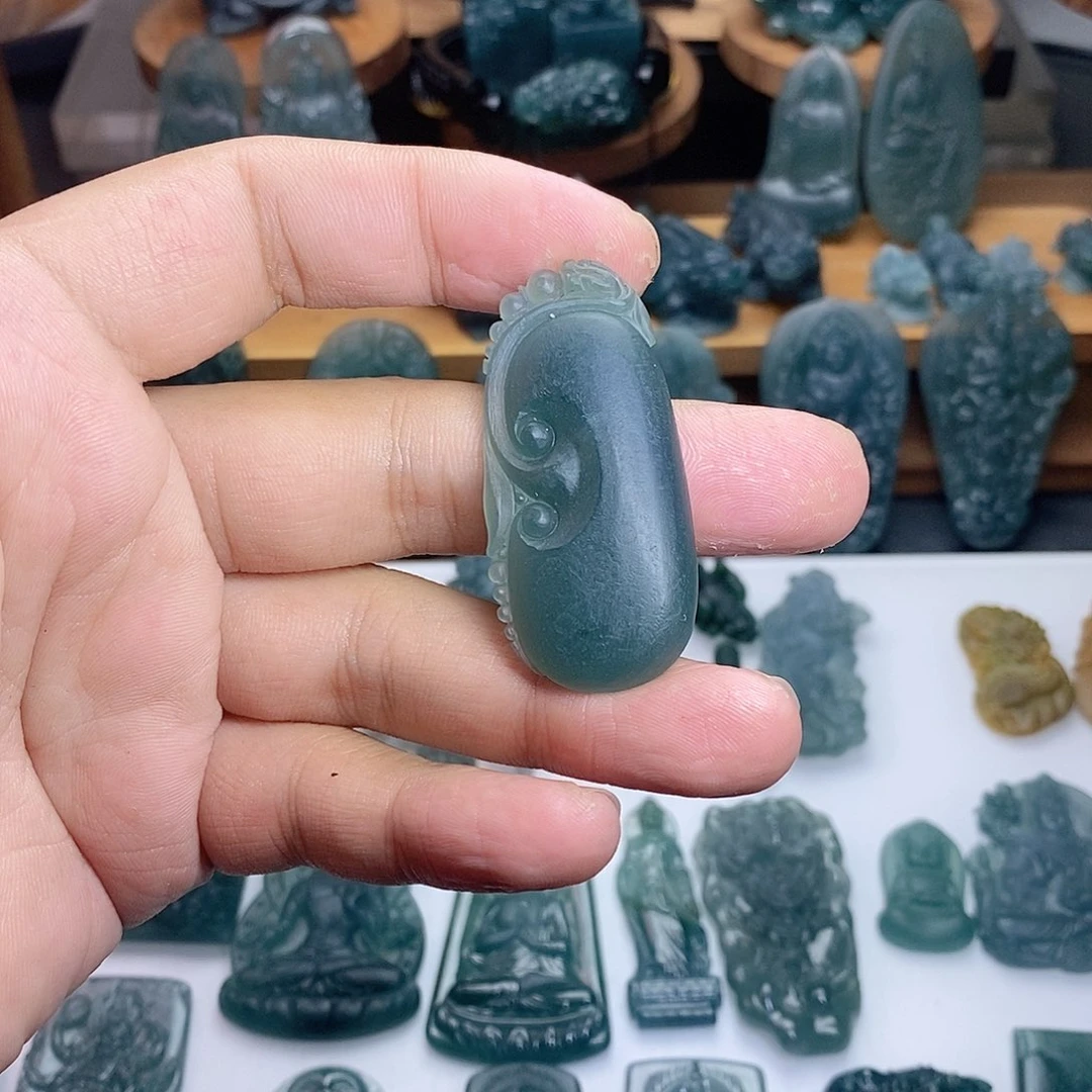 定制翡翠未镶嵌如意