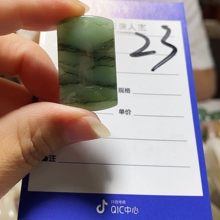 石英质玉未镶嵌颈饰