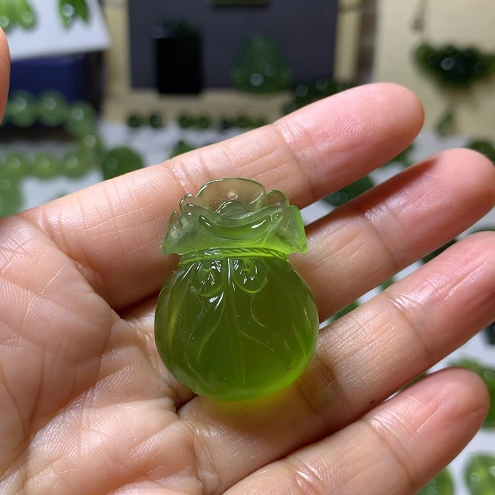 岫玉颈饰未镶嵌吊坠