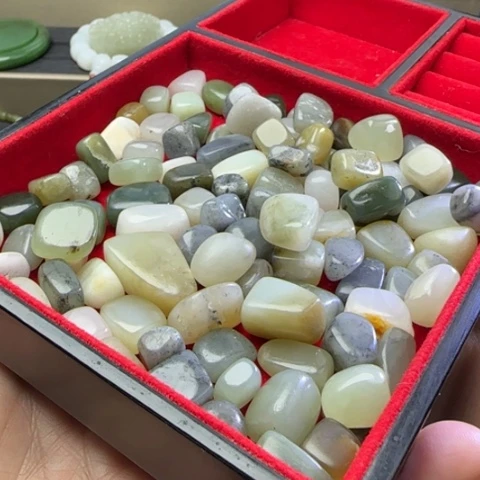 和田玉颈饰未镶嵌随机发1个包容鱼缸石