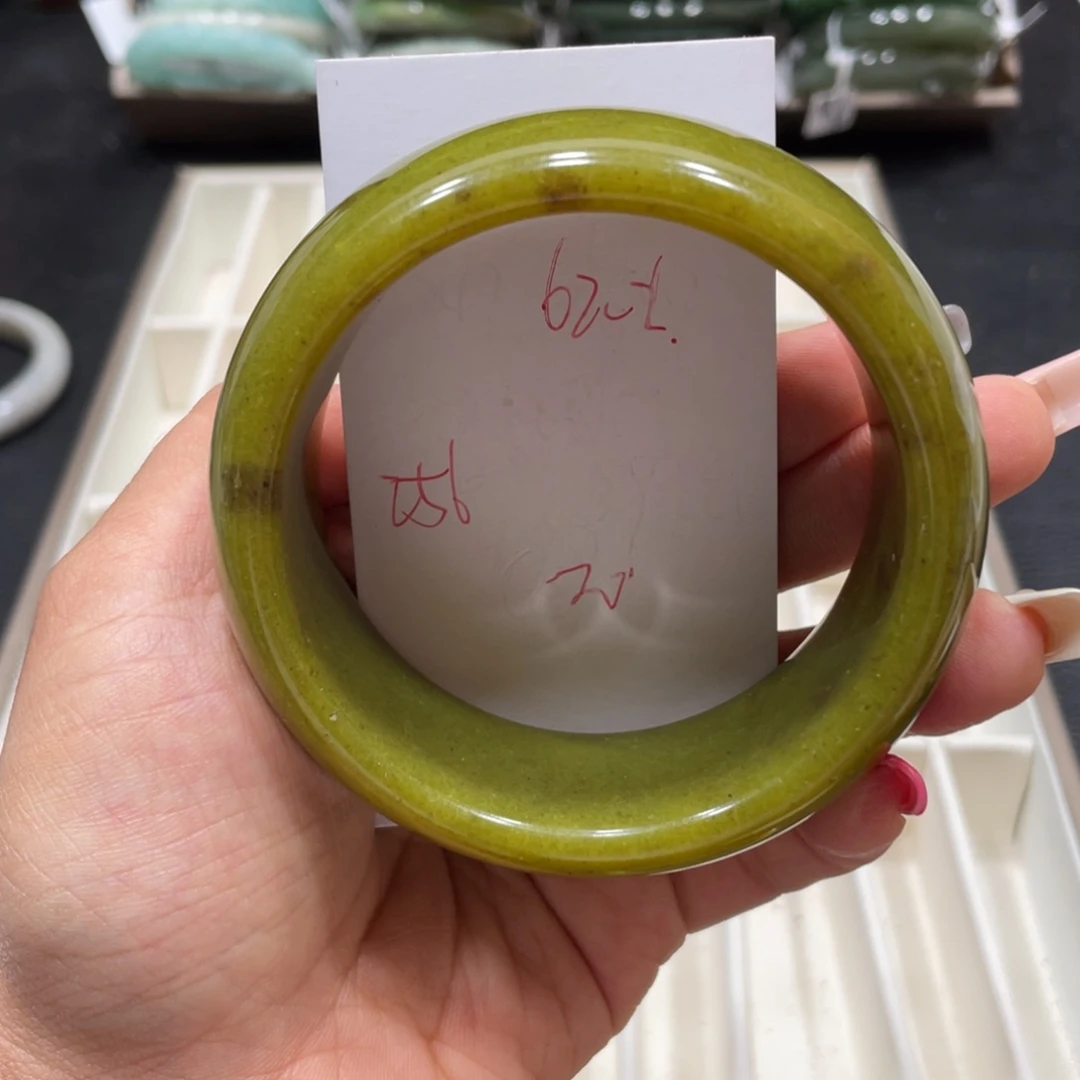 蛇纹石玉未镶嵌手镯池*