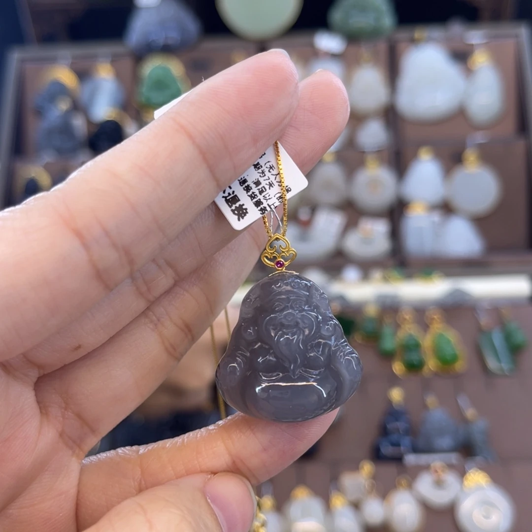 和田玉吊坠18K金镶嵌