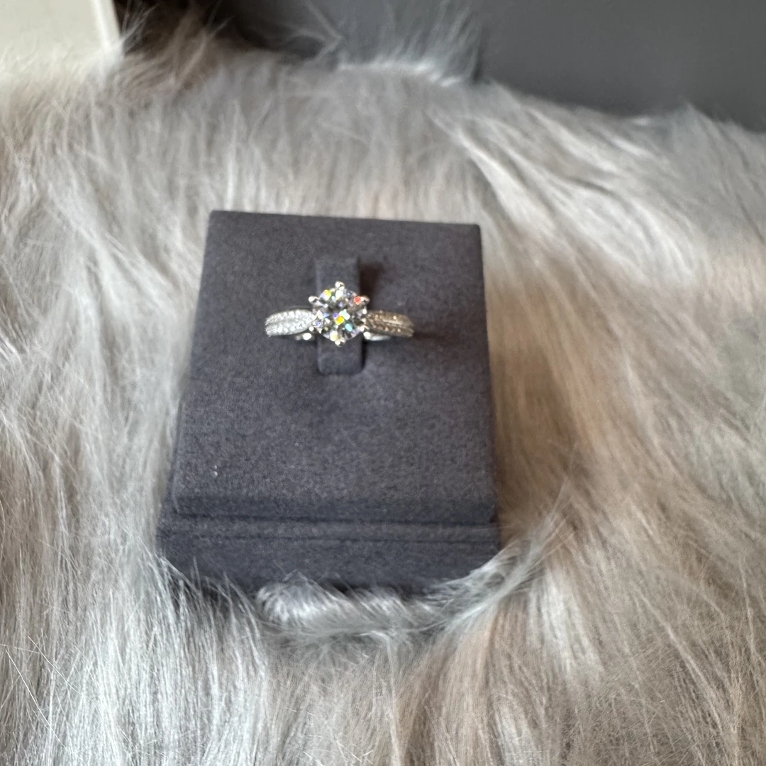 带包装【樱桃珠宝】  星光皇后一克拉戒指.S