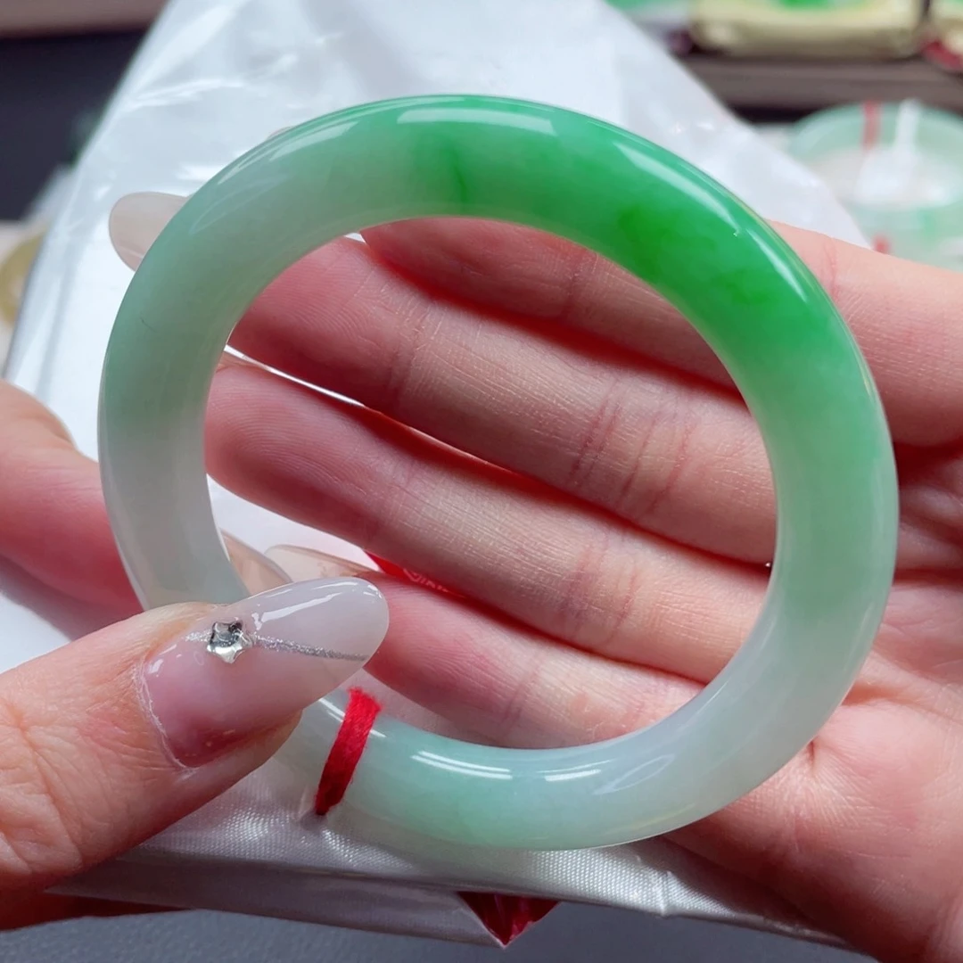 翡翠手镯未镶嵌52.0阳绿渐变山水镯 高货微瑕捡漏 10